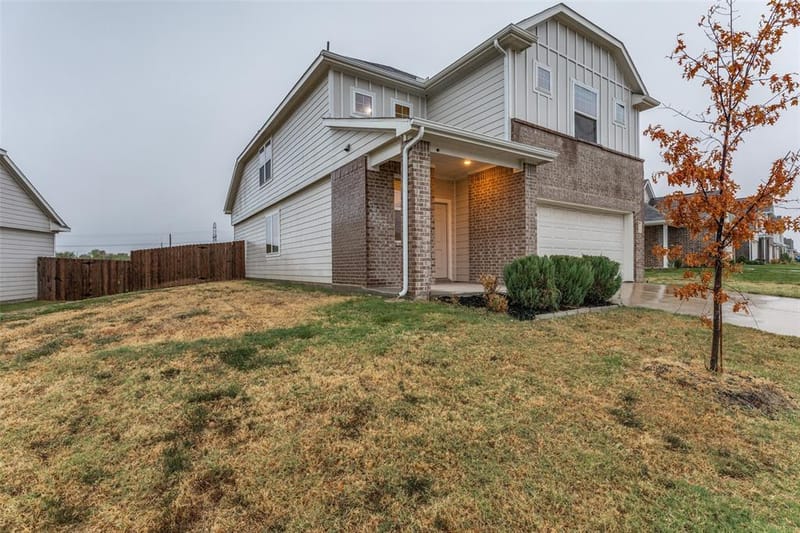 829 Jetliner Avenue, Fort Worth TX 76131 - Photo 2
