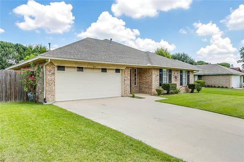 904 Vicksburg Lane, Burleson TX 76028 - Photo 2