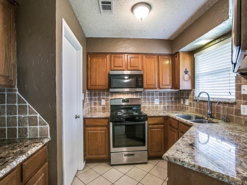 904 Vicksburg Lane, Burleson TX 76028 - Photo 14