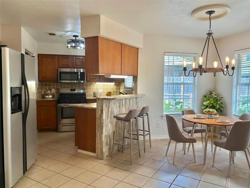 904 Vicksburg Lane, Burleson TX 76028 - Photo 11