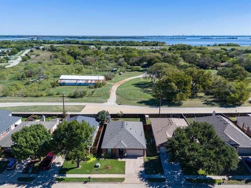 632 Montgomery Drive, Lake Dallas TX 75065 - Photo 2