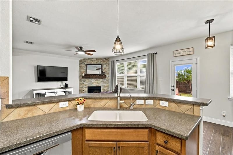632 Montgomery Drive, Lake Dallas TX 75065 - Photo 7