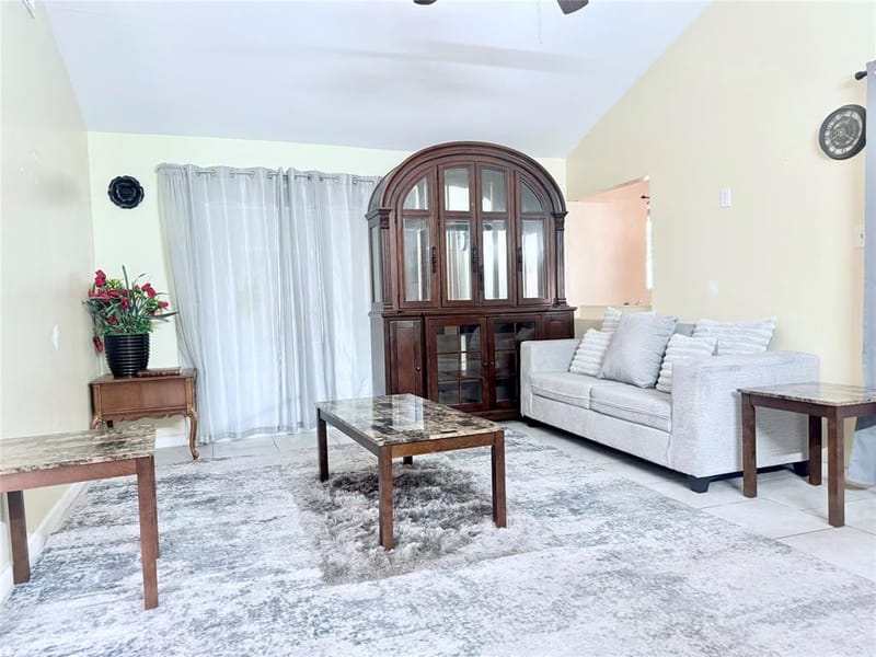 3702 Lindsey Court, Arlington TX 76015 - Photo 3
