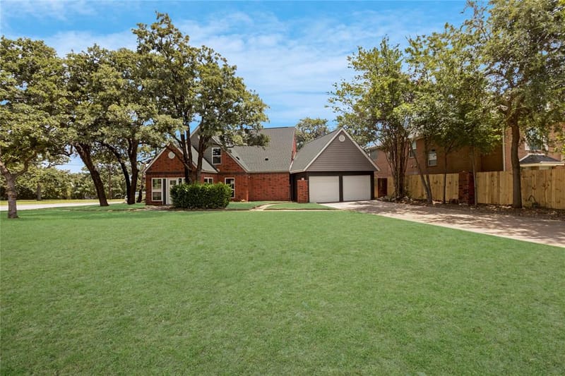 6112 W Poly Webb Road, Arlington TX 76016 - Photo 2