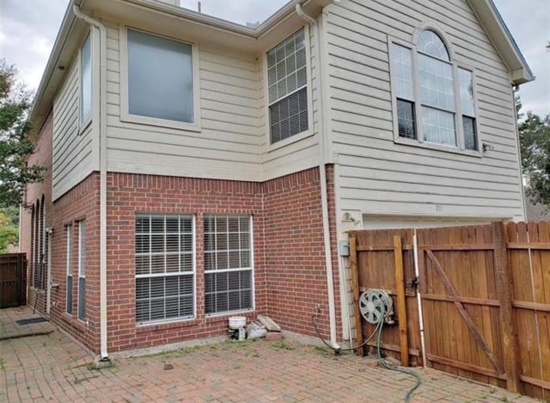 211 Moss Hill Road, Irving TX 75063 - Photo 13