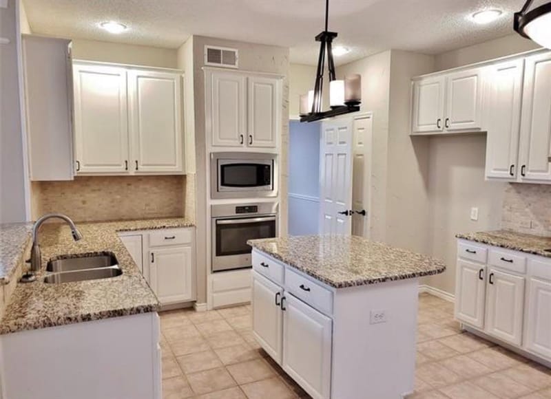 211 Moss Hill Road, Irving TX 75063 - Photo 7