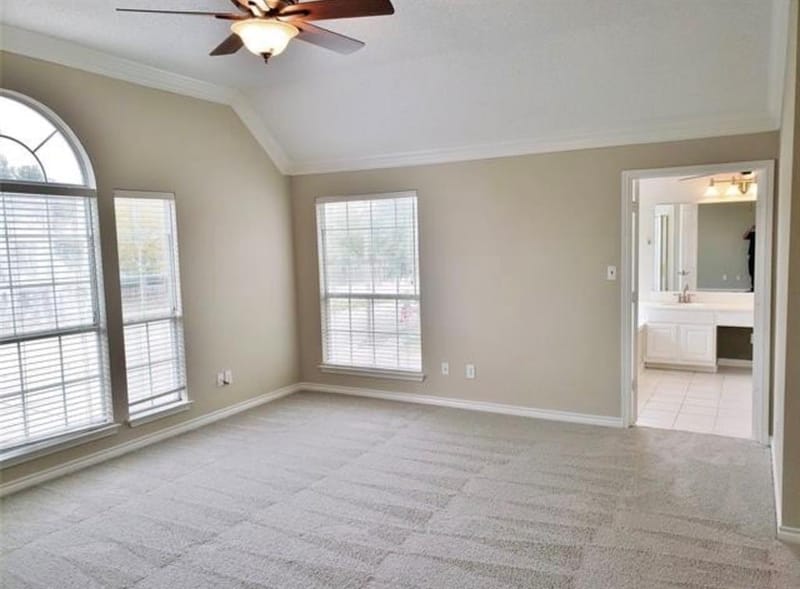 211 Moss Hill Road, Irving TX 75063 - Photo 9