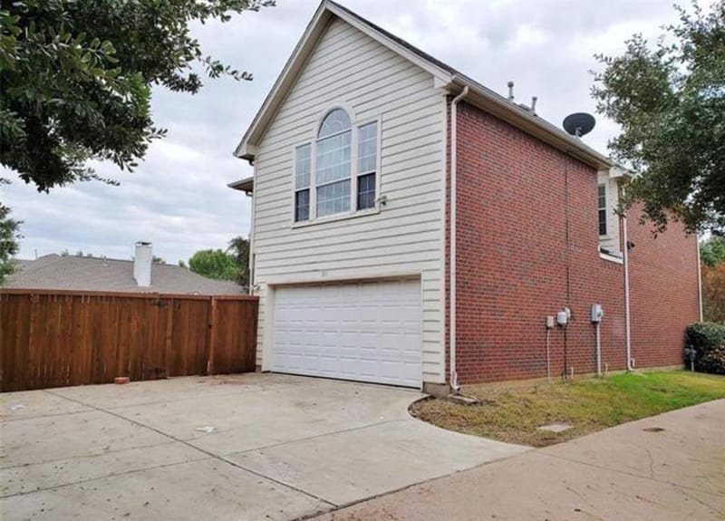 211 Moss Hill Road, Irving TX 75063 - Photo 14