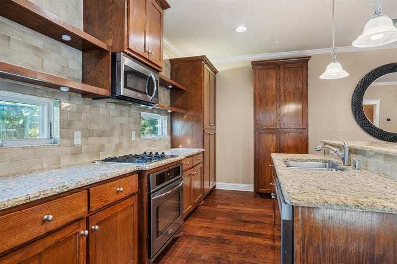 1906 Malone Cliff View, Dallas TX 75208 - Photo 6