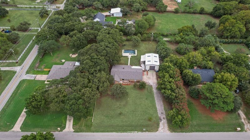 22 Spring Oaks Road, Burleson TX 76028