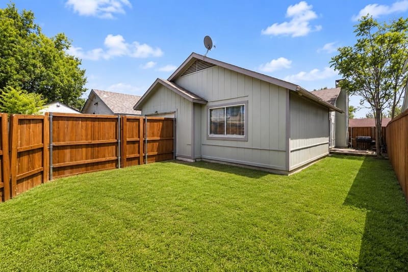 10319 Waterbury Drive, Dallas TX 75217 - Photo 12