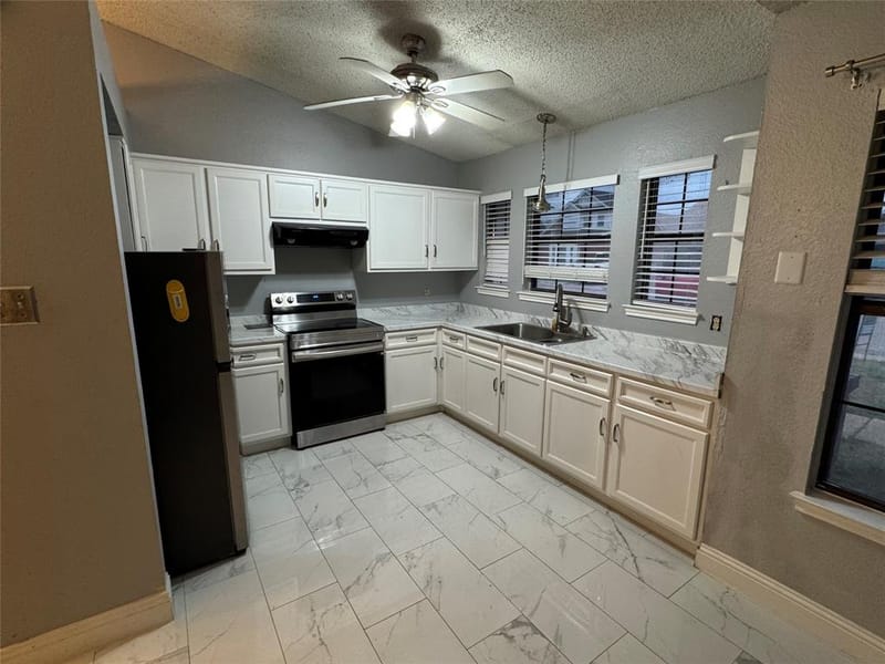 911 Gaynor Avenue, Duncanville TX 75137 - Photo 4