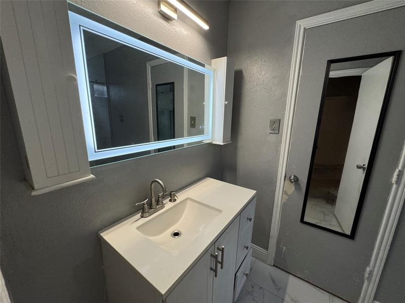 911 Gaynor Avenue, Duncanville TX 75137 - Photo 8
