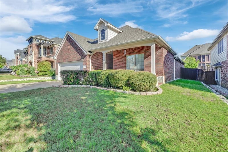 336 Gotland Drive, Grand Prairie TX 75052 - Photo 3