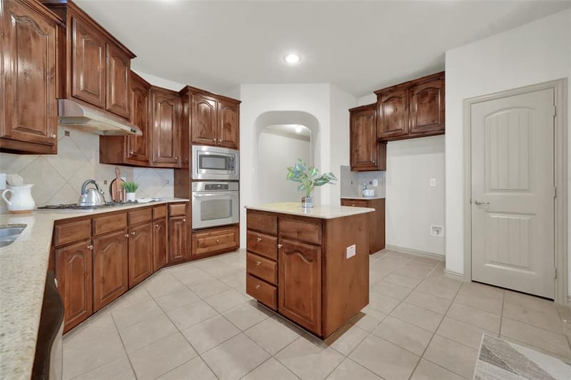 336 Gotland Drive, Grand Prairie TX 75052 - Photo 10