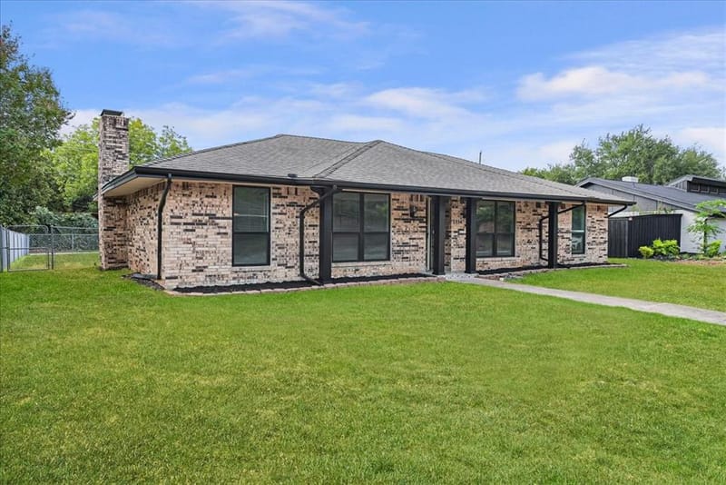 236 Charles Street, DeSoto TX 75115 - Photo 2
