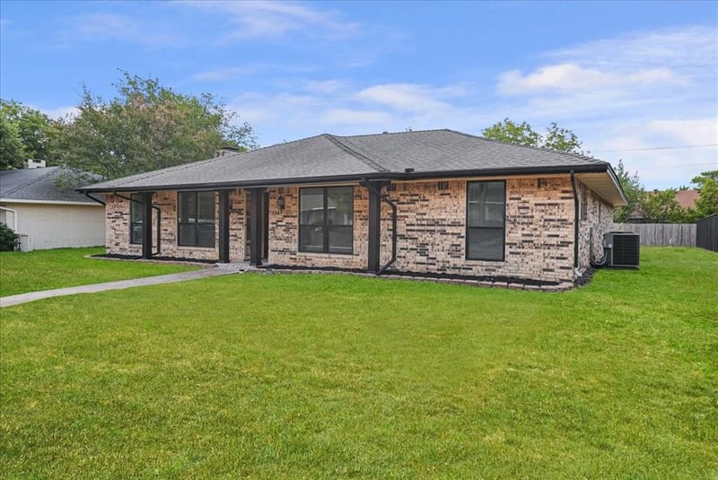 236 Charles Street, DeSoto TX 75115 - Photo 3