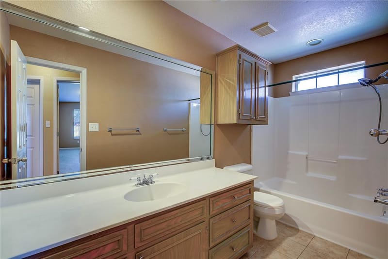6910 Sayle Street, Greenville TX 75402 - Photo 16