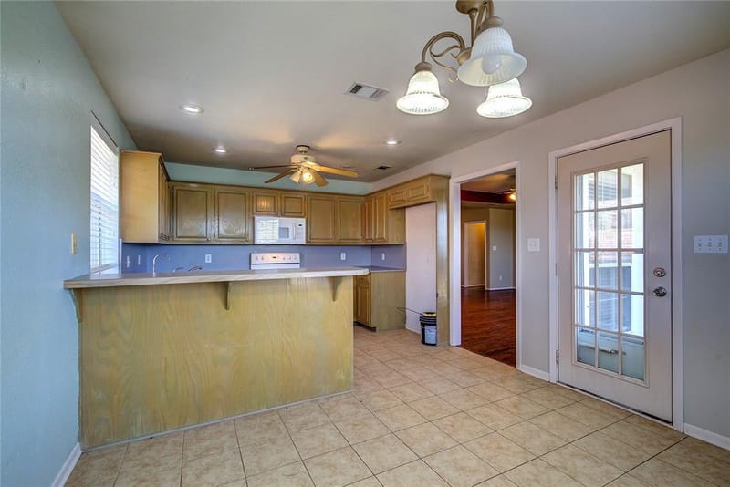 6910 Sayle Street, Greenville TX 75402 - Photo 10