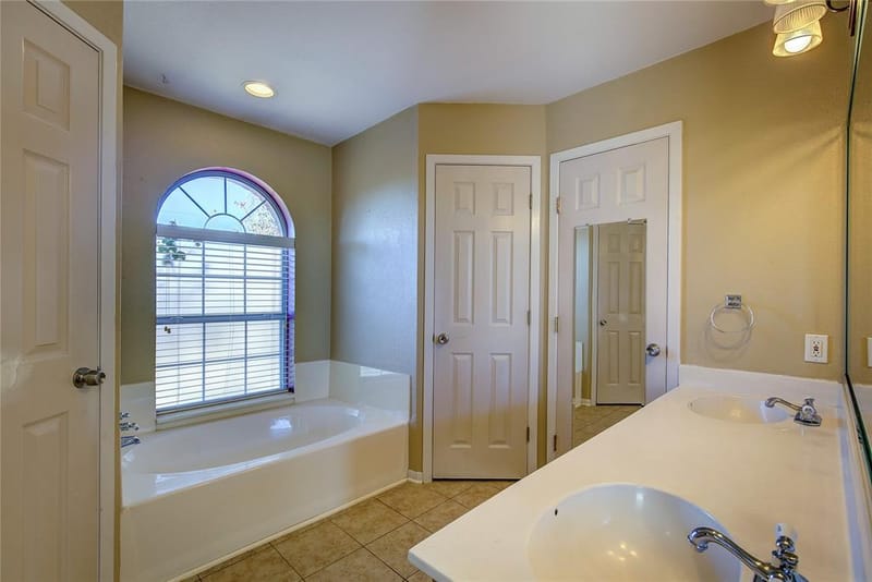 6910 Sayle Street, Greenville TX 75402 - Photo 19