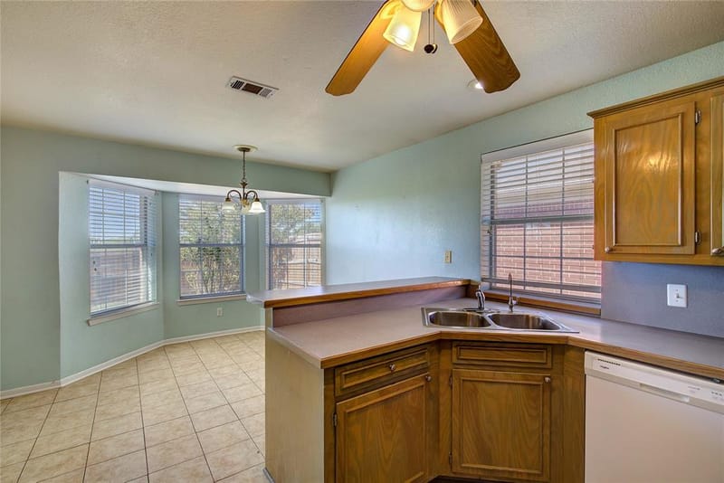 6910 Sayle Street, Greenville TX 75402 - Photo 8