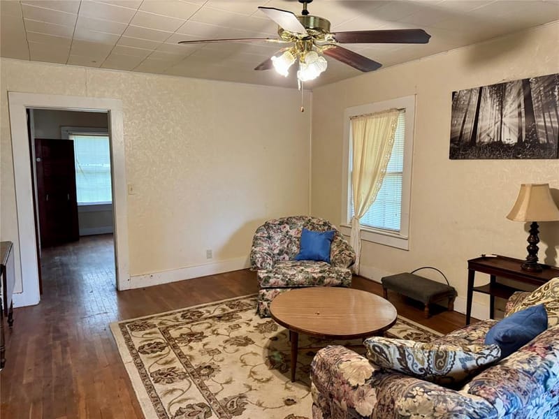 103 S Center Street, Bonham TX 75418 - Photo 4