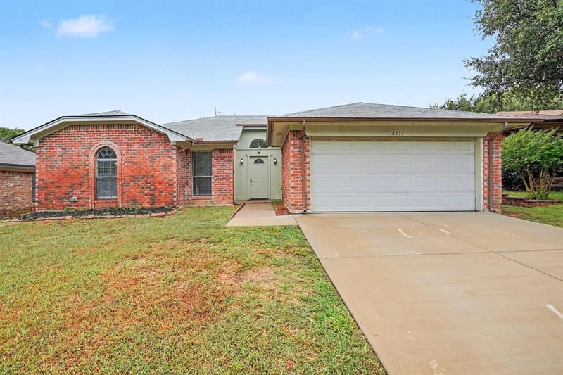 8237 Lara Lane, Watauga TX 76148