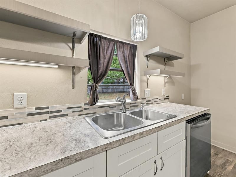 207 N Oneil Street, Alvord TX 76225 - Photo 4