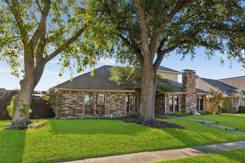 2924 Cambridgeshire Drive, Carrollton TX 75007 - Photo 2