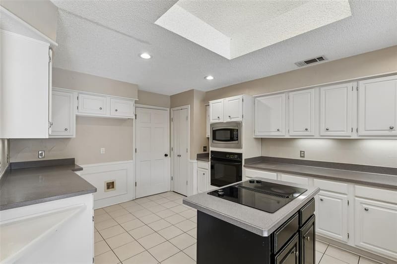 2924 Cambridgeshire Drive, Carrollton TX 75007 - Photo 9