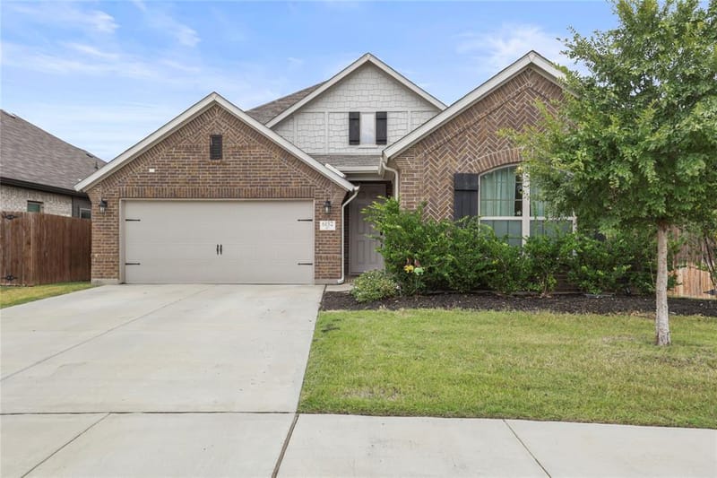 6152 Cobbetts Pond Lane, Fort Worth TX 76179 - Photo 2