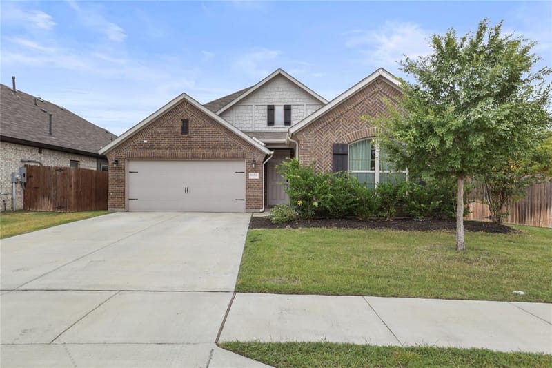6152 Cobbetts Pond Lane, Fort Worth TX 76179 - Photo 3