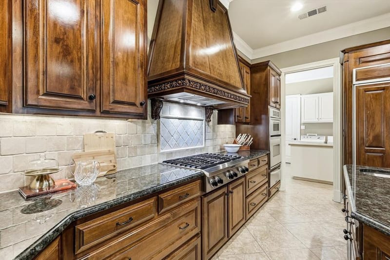 2726 Country Club Road, Pantego TX 76013 - Photo 12