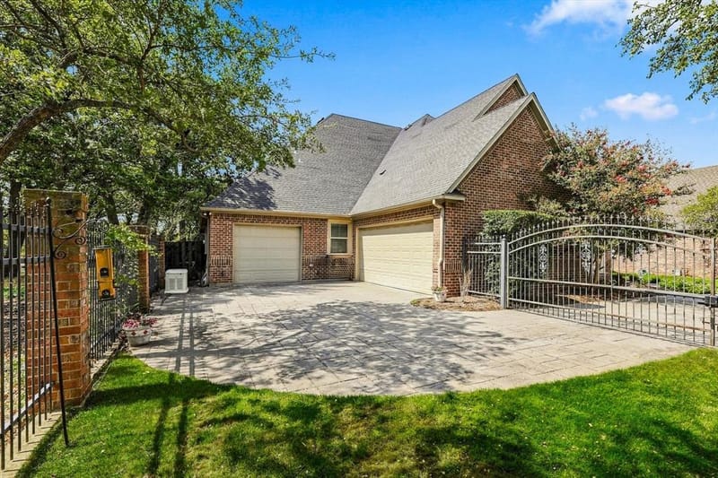 2726 Country Club Road, Pantego TX 76013 - Photo 32