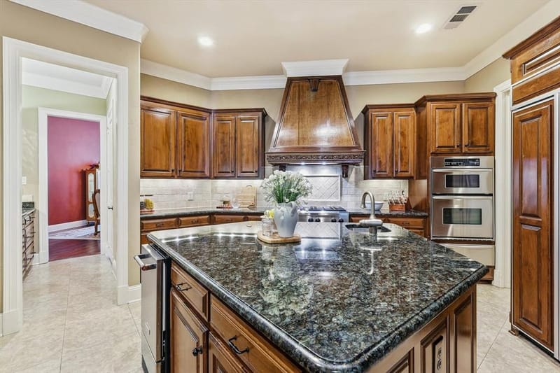 2726 Country Club Road, Pantego TX 76013 - Photo 9