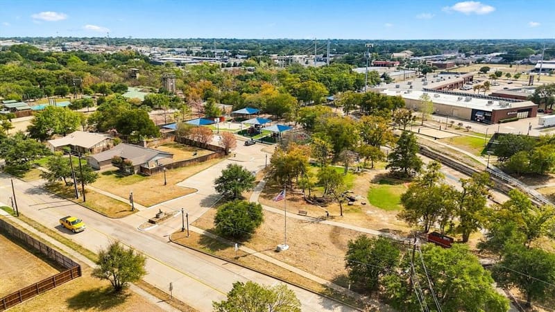 2726 Country Club Road, Pantego TX 76013 - Photo 35