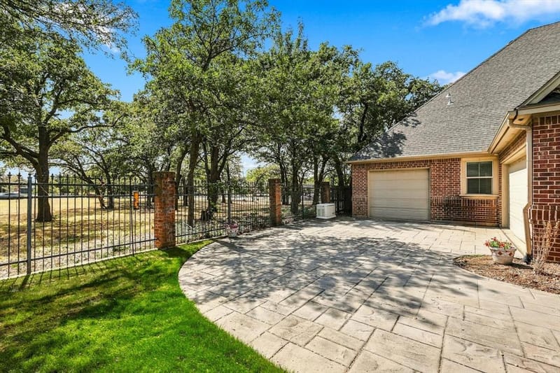 2726 Country Club Road, Pantego TX 76013 - Photo 31