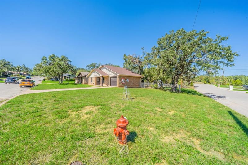 5211 Laurie Drive, Mineral Wells TX 76067 - Photo 2
