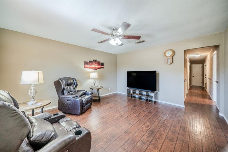 5211 Laurie Drive, Mineral Wells TX 76067 - Photo 4