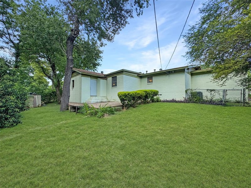 4111 Vanette Lane, Dallas TX 75216 - Photo 12