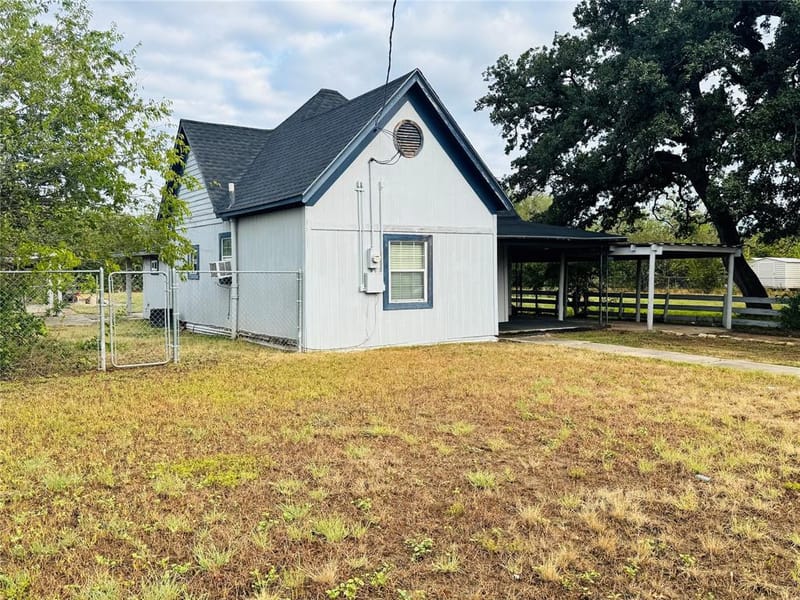 1215 Melwood Avenue, Brownwood TX 76801 - Photo 2
