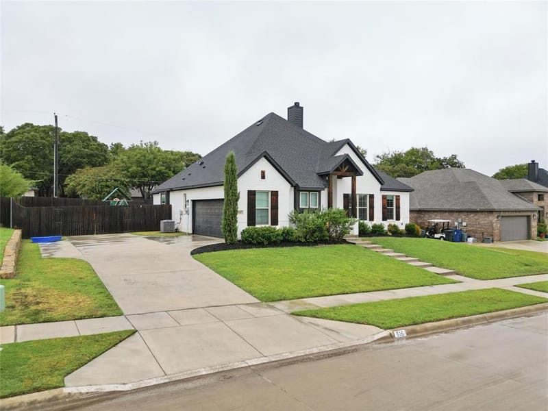 516 Woodland Drive, Azle TX 76020 - Photo 27