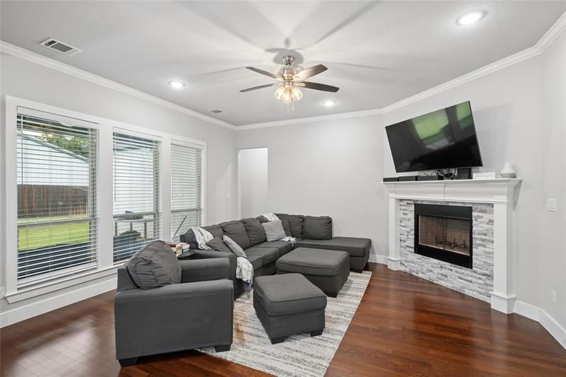 516 Woodland Drive, Azle TX 76020 - Photo 4