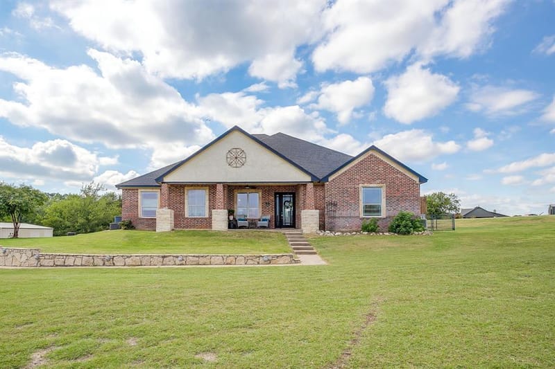 124 Stonewick Drive, Cresson TX 76035