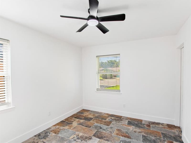 1213 Fairmont Street, Irving TX 75062 - Photo 2