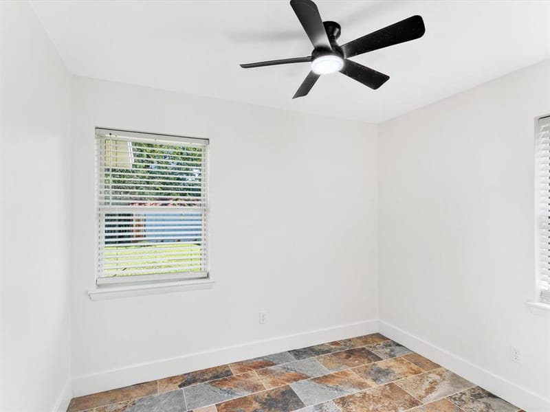 1213 Fairmont Street, Irving TX 75062 - Photo 3