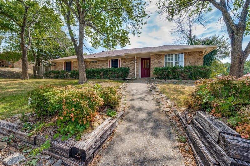 504 Pheasant Lane, DeSoto TX 75115 - Photo 2