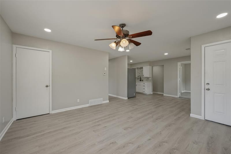 408 E Tucker Boulevard, Arlington TX 76010 - Photo 9