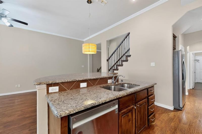 6106 Black Swan Circle, Garland TX 75044 - Photo 9