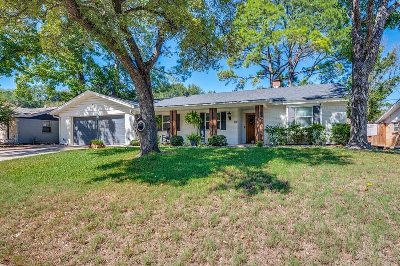 820 Overhill Drive, Hurst TX 76053 - Photo 2